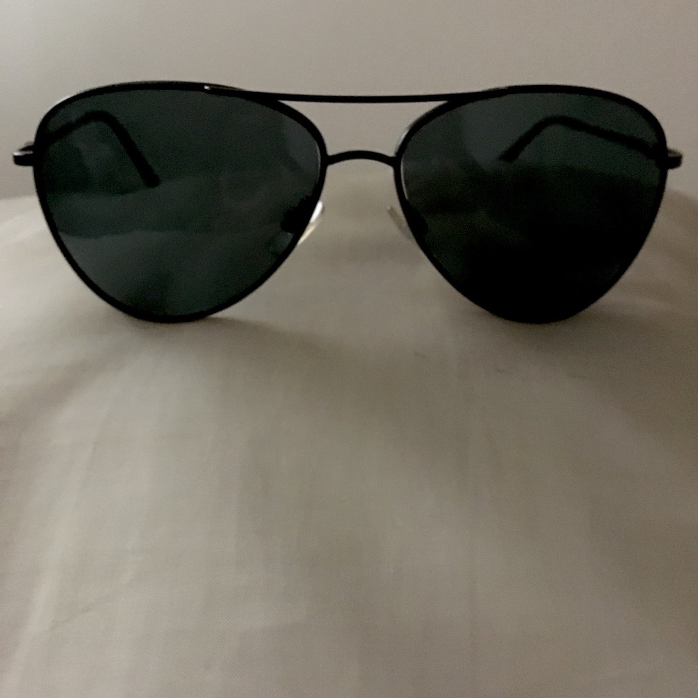 NWOT. Black Aviator Polarized Sun Glasses